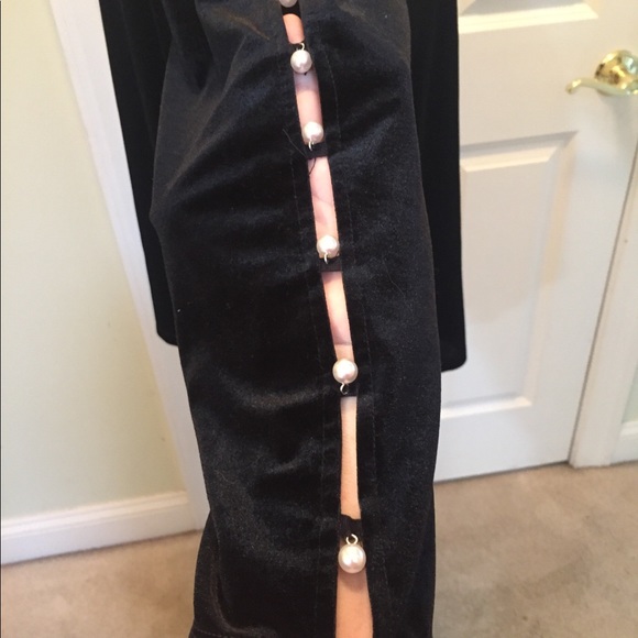 Cable & Gauge black velour top w/pearl details - Picture 7 of 7